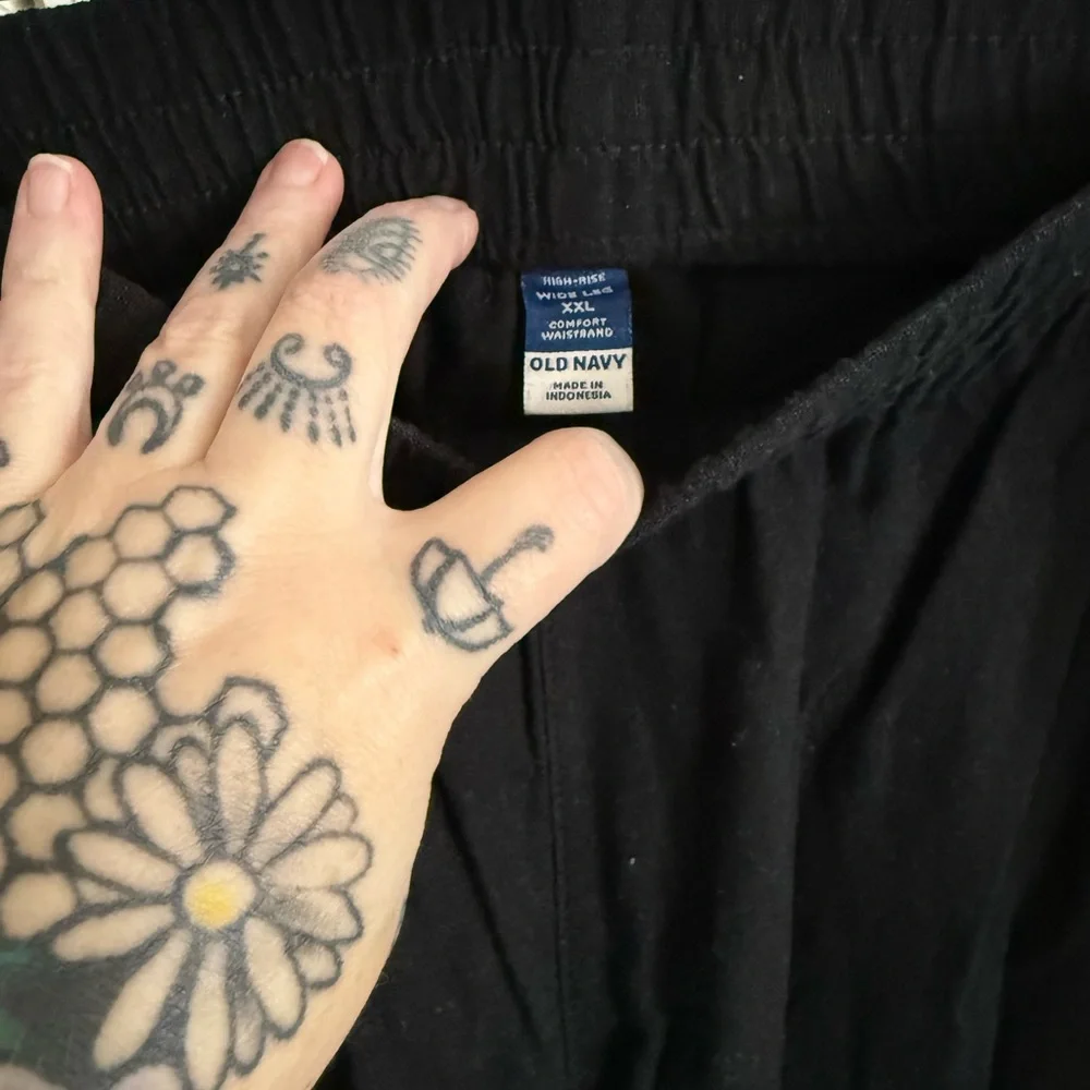 Old Navy Women’s Linen Pants - Picture 3 of 4